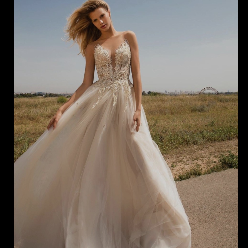 Gail Lahav Gown (Gala Lahav 706-Collection No. 11)